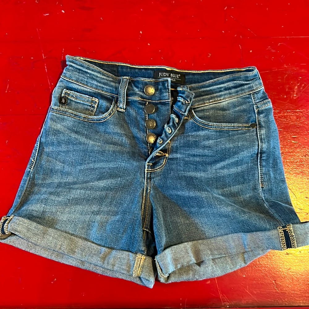 Judy blue button fly cuffed jean shorts